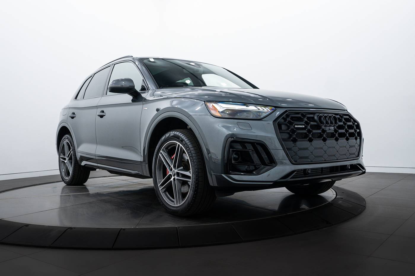 2024 Audi Q5 Plug-In Hybrid e Prestige — SUV — 2,880 mi — Highland Park, IL
