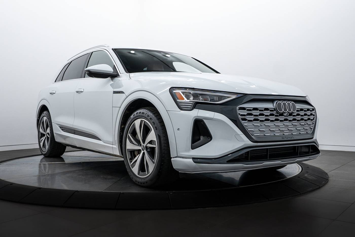 2024 Audi Q8 e-tron Premium Plus — SUV — 19,819 mi — Highland Park, IL