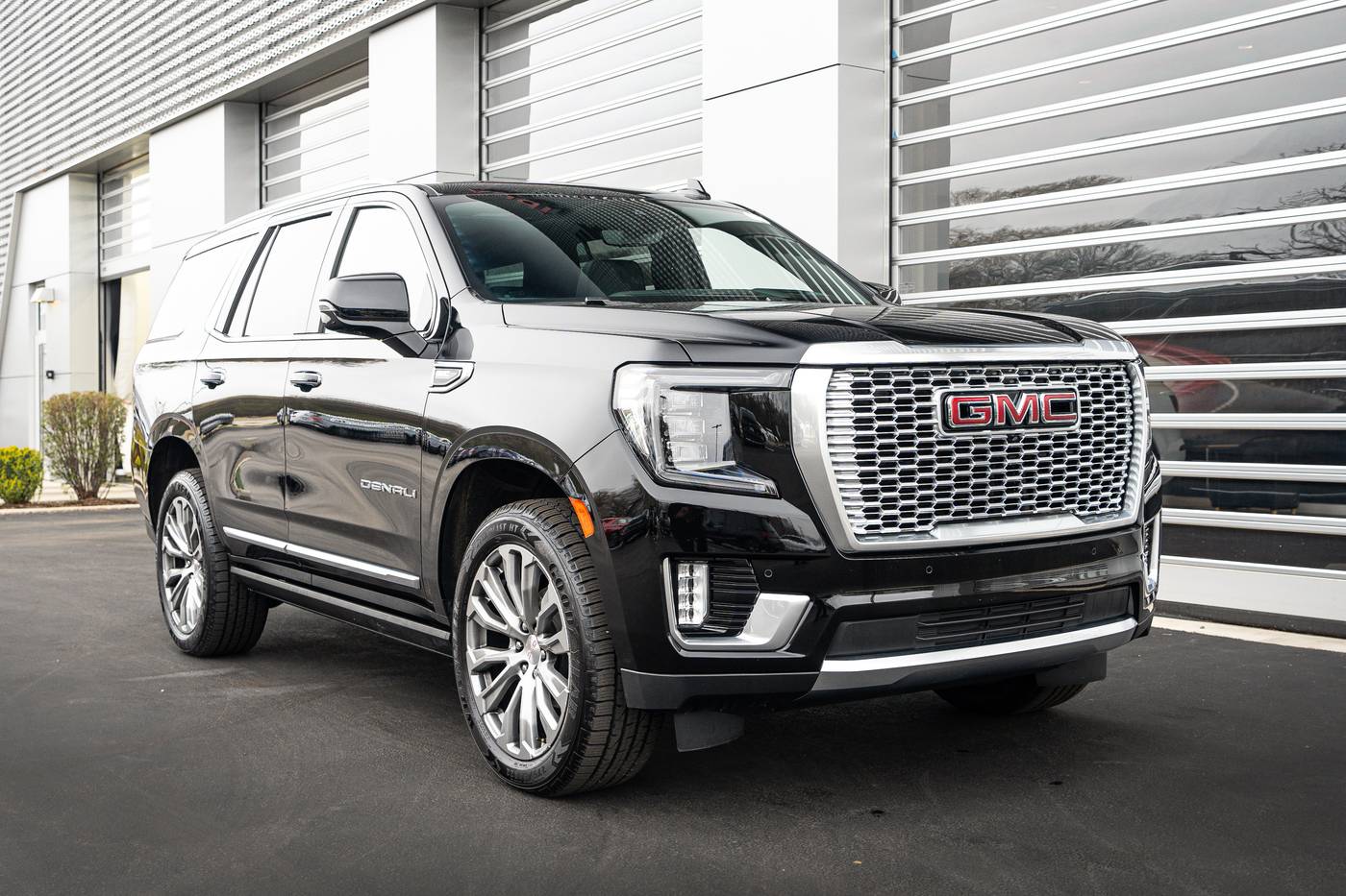 2021 GMC Yukon Denali — SUV — 43,862 mi — Highland Park, IL
