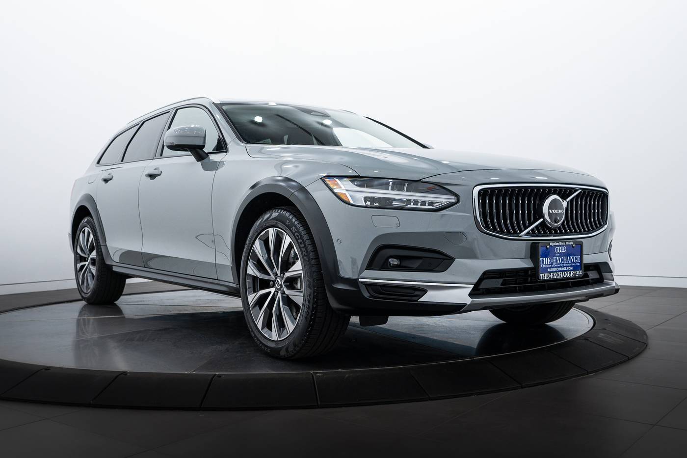 2024 Volvo V90 Cross Country Plus — Wagon — 11,957 mi — Highland Park, IL