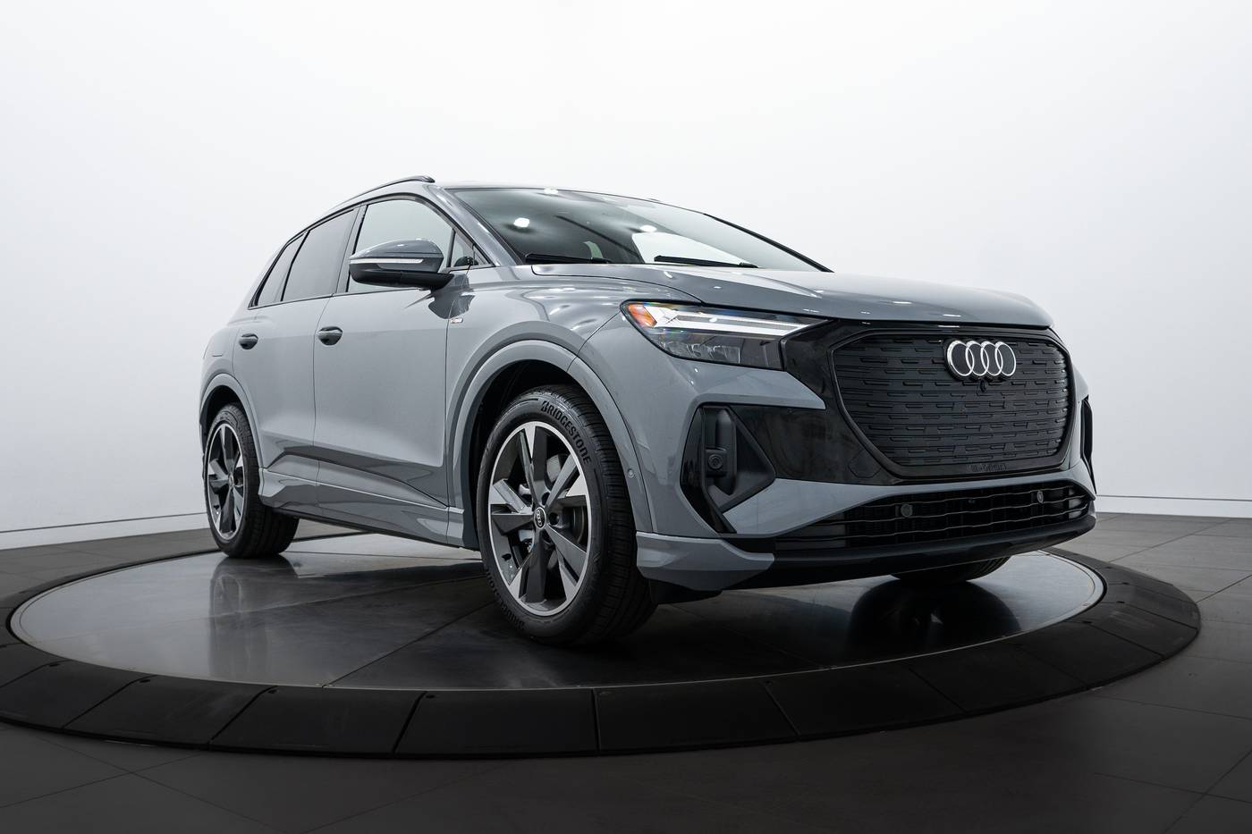 2024 Audi Q4 e-tron Premium Plus — SUV — 673 mi — Highland Park, IL