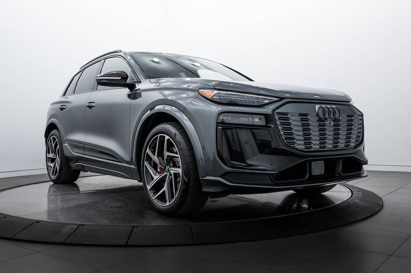 2025 Audi SQ6 e-tron Prestige — SUV — 2,658 mi — Highland Park, IL