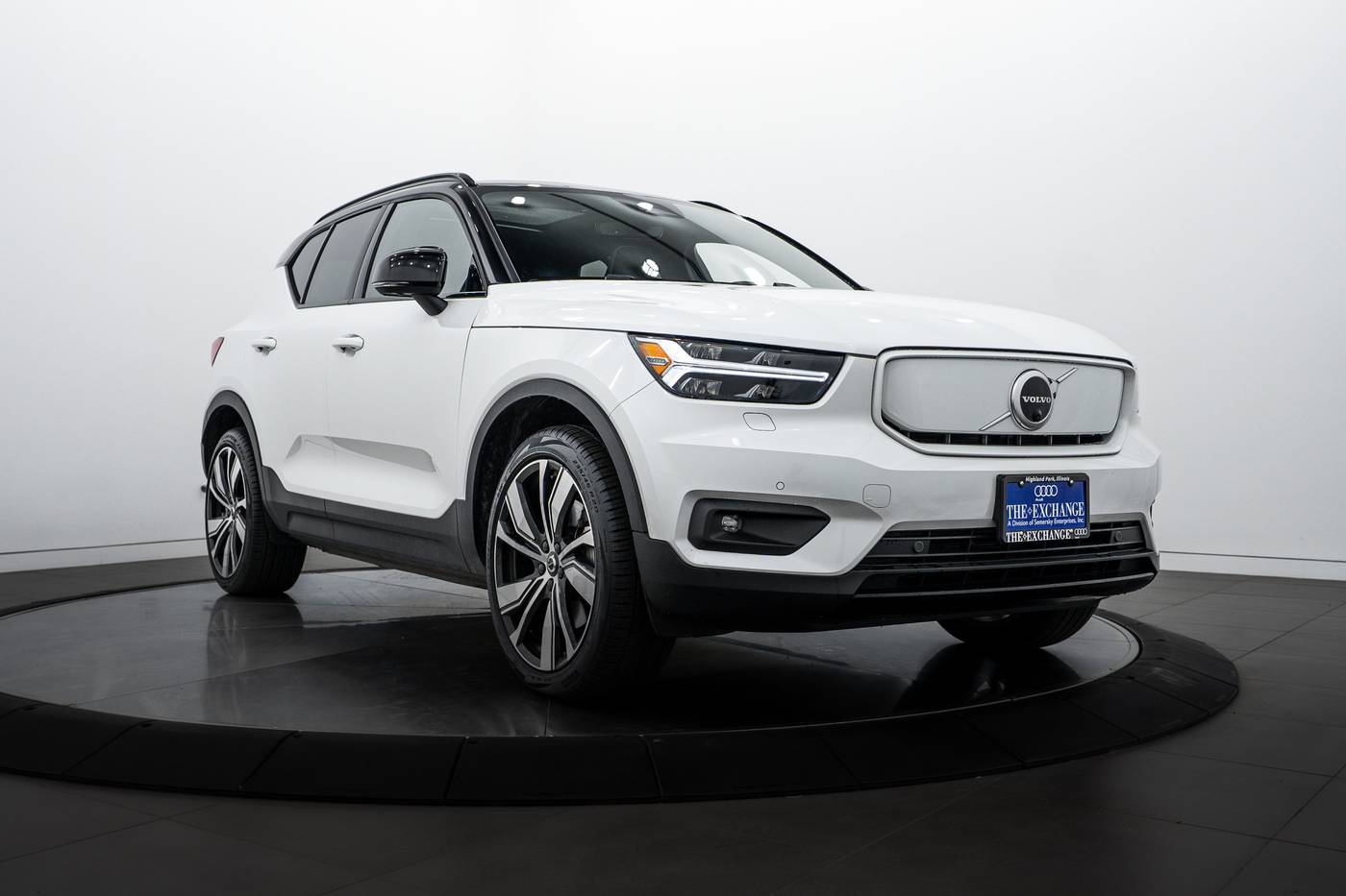 2021 Volvo XC40 Recharge Standard — SUV — 29,110 mi — Highland Park, IL