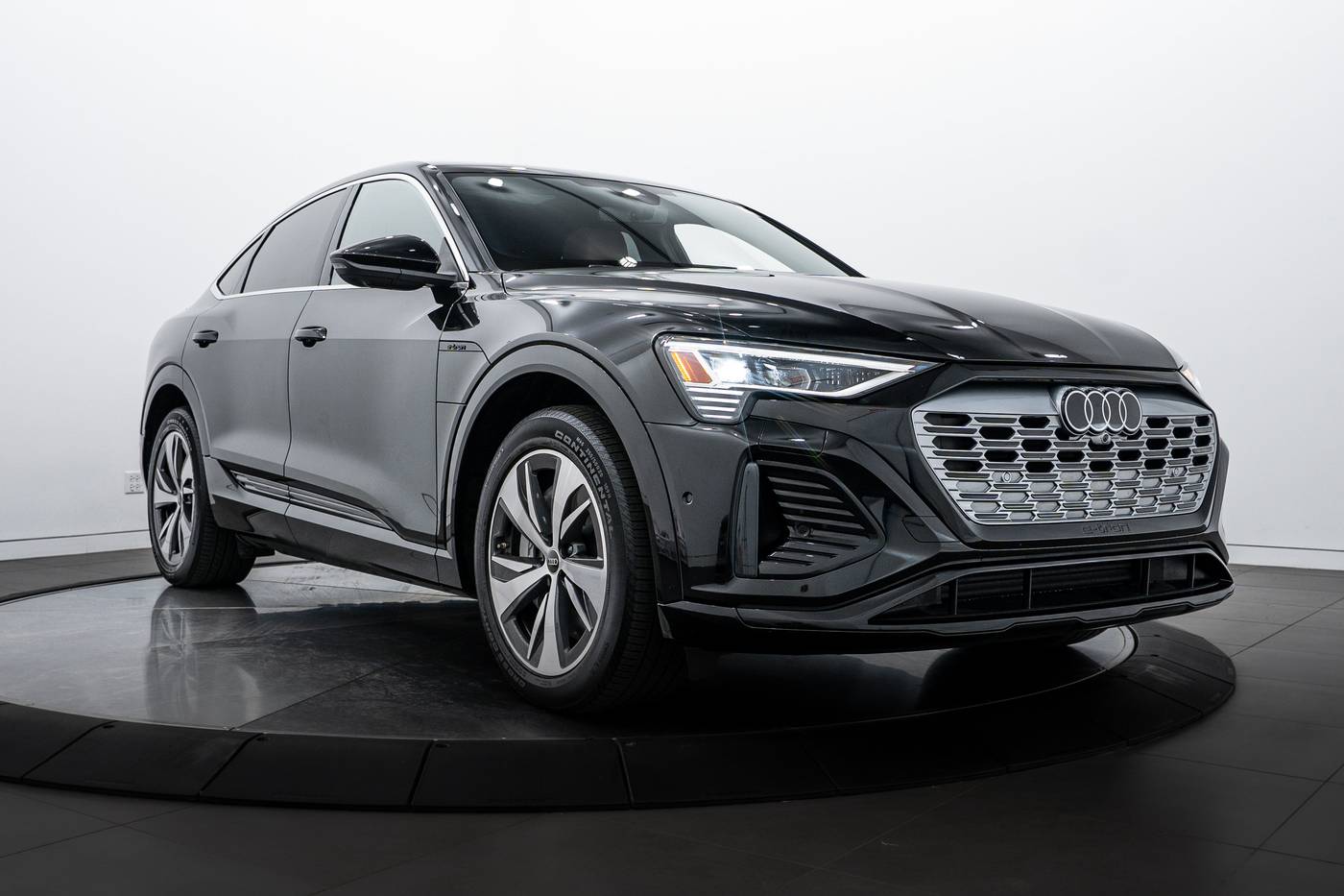 2024 Audi Q8 e-tron S line Premium Plus — SUV — 28,850 mi — Highland Park, IL