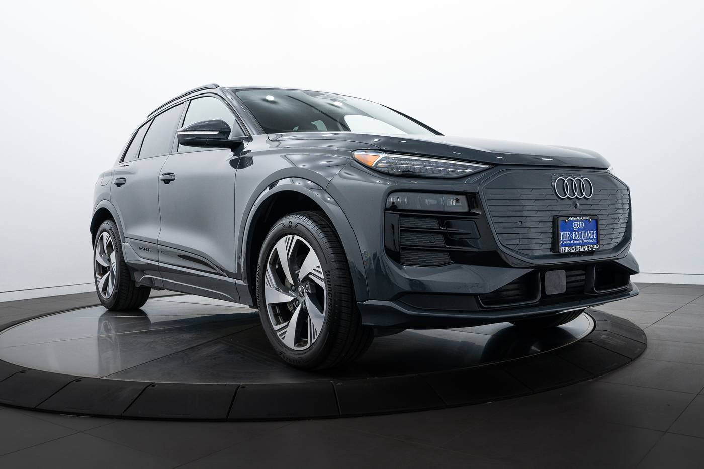 2025 Audi Q6 e-tron Premium Plus — SUV — 3,920 mi — Highland Park, IL