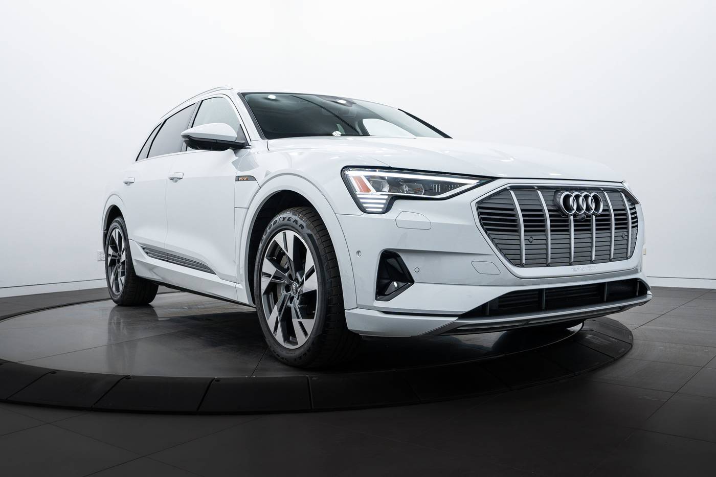 2022 Audi e-tron Premium Plus — SUV — 8,622 mi — Highland Park, IL