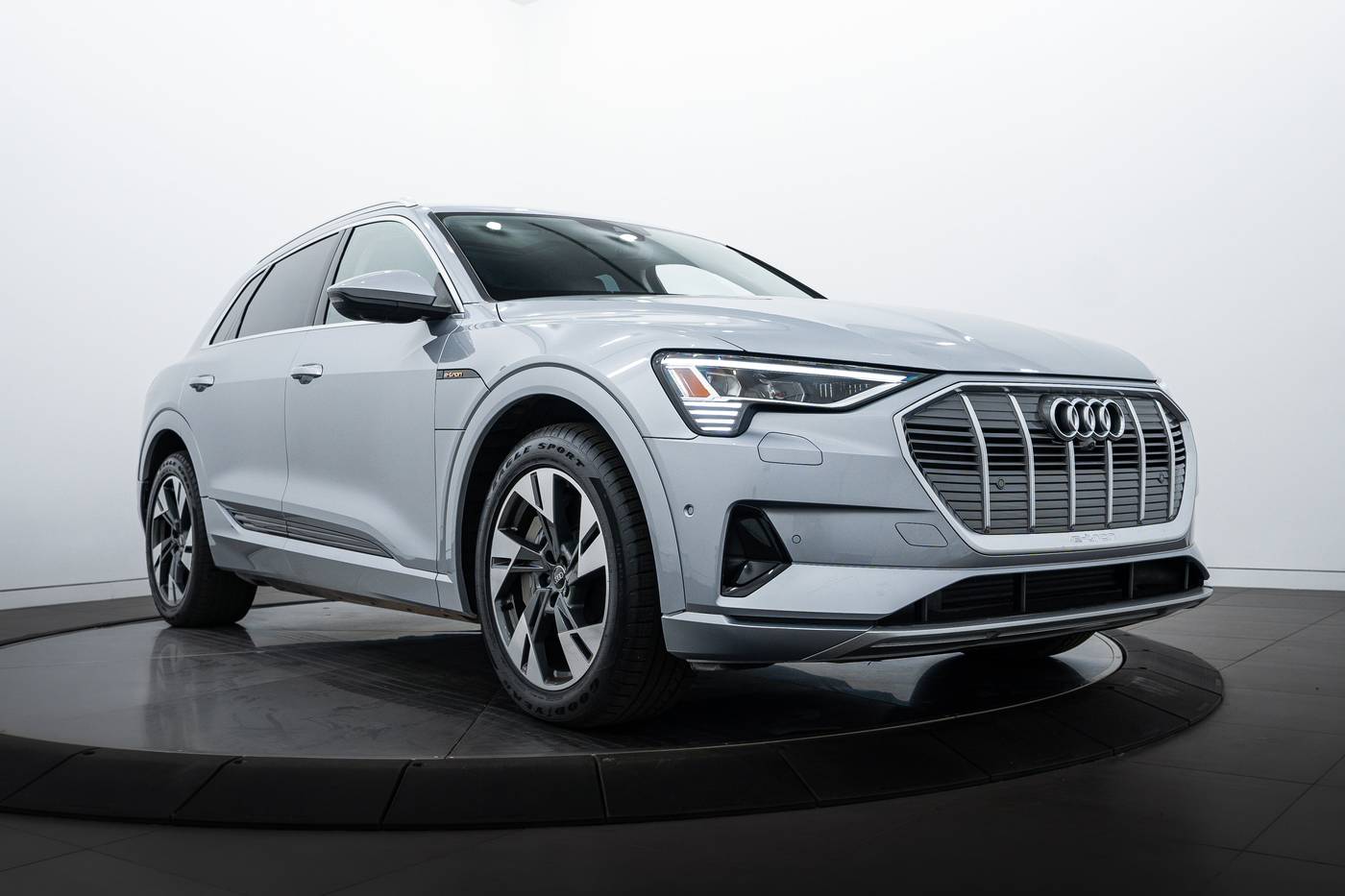 2021 Audi e-tron Prestige — SUV — 16,555 mi — Highland Park, IL