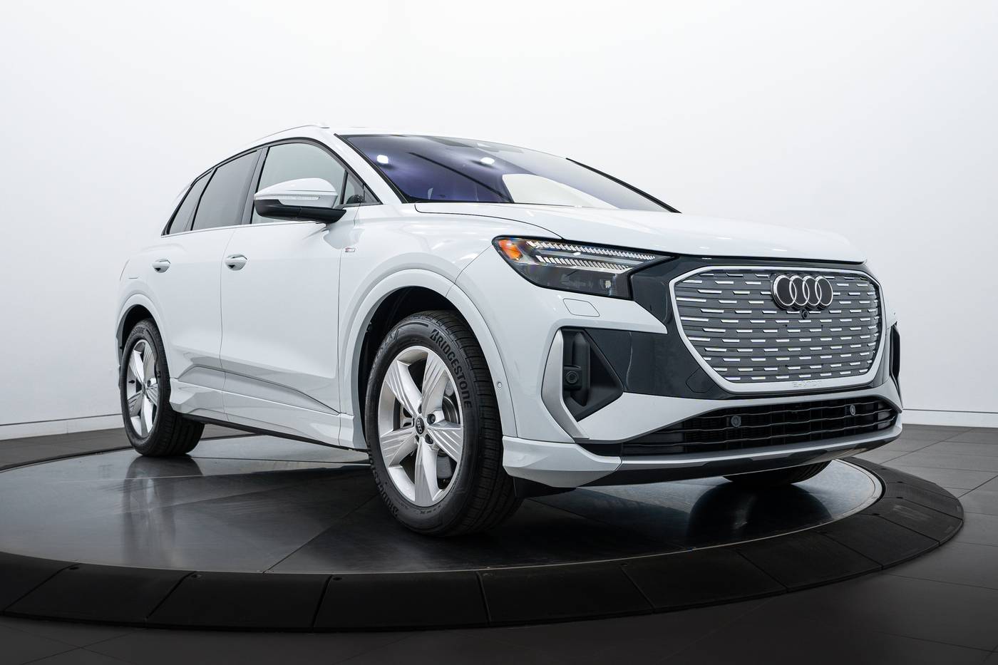 2024 Audi Q4 e-tron Prestige — SUV — 2,222 mi — Highland Park, IL