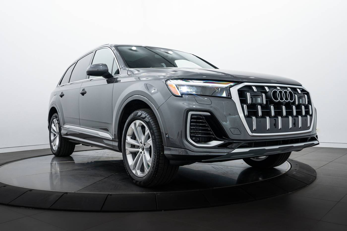 2025 Audi Q7 Premium Plus — SUV — 1,198 mi — Highland Park, IL