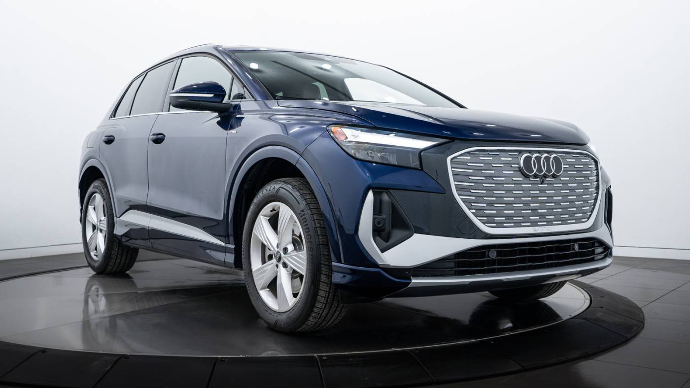 2024 Audi Q4 e-tron Premium — SUV — 8,260 mi — Highland Park, IL