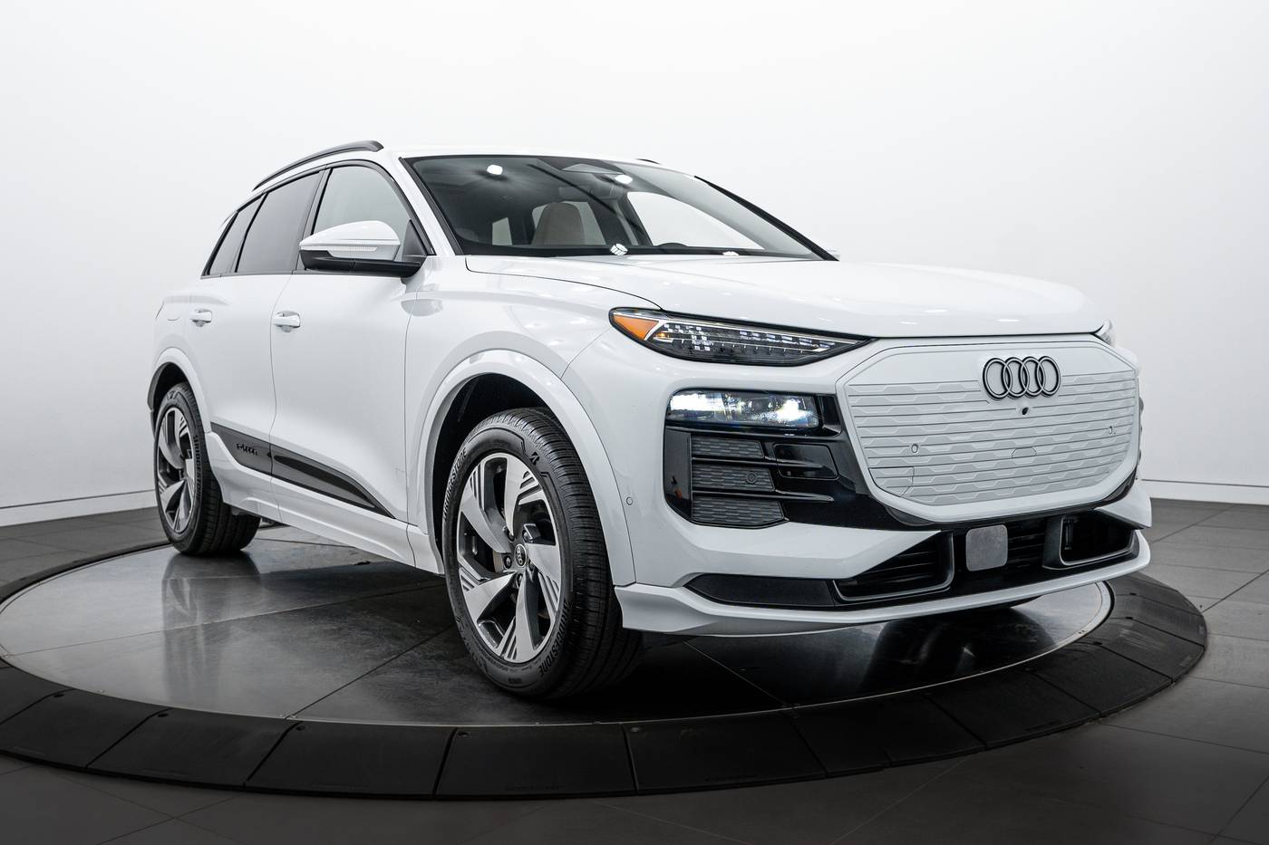 2025 Audi Q6 e-tron Premium Plus — SUV — 3,141 mi — Highland Park, IL