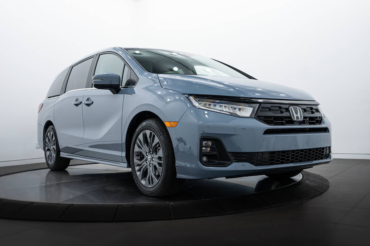 2025 Honda Odyssey Touring — Minivan — 9,227 mi — Highland Park, IL