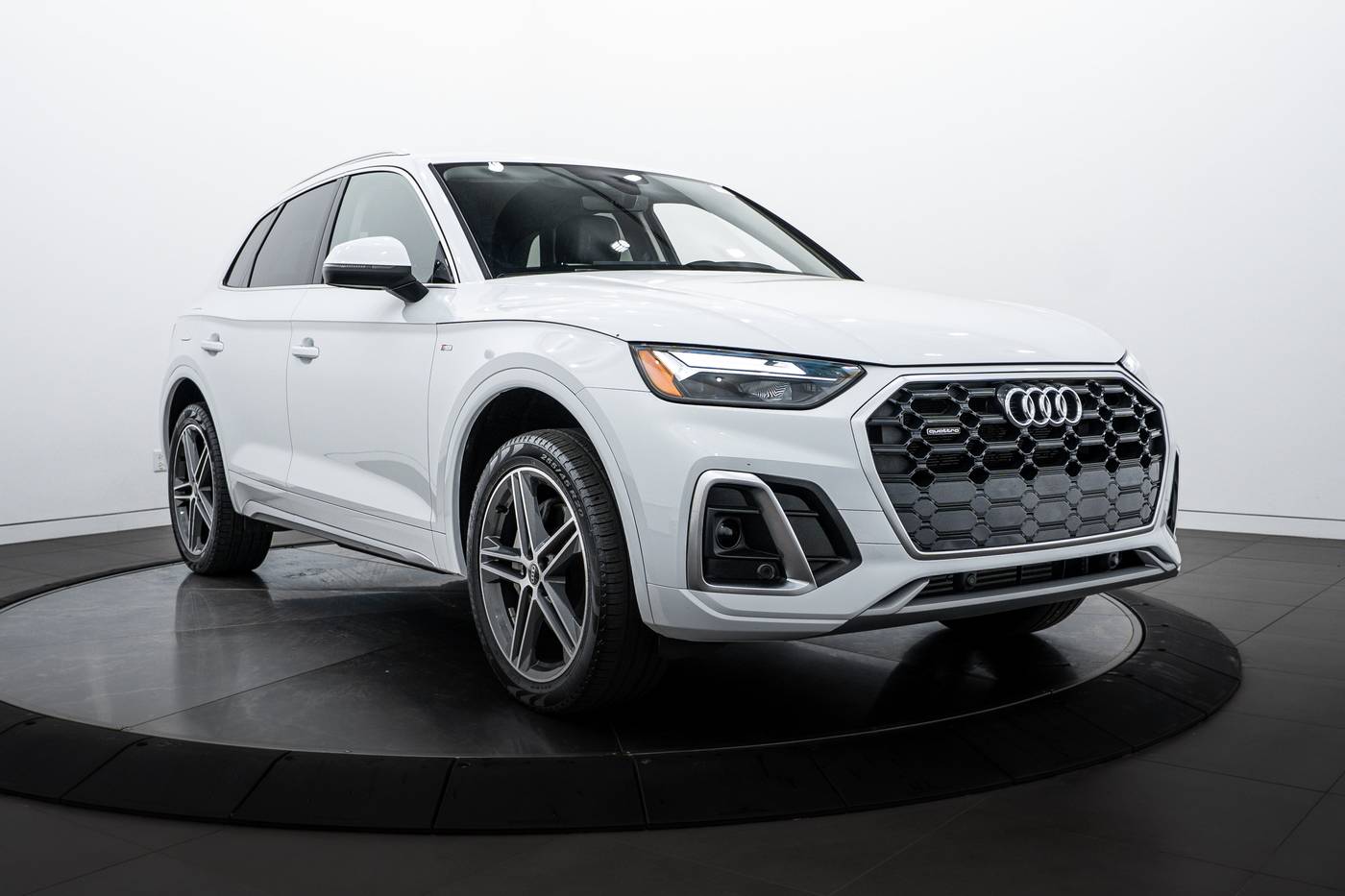2023 Audi Q5 Plug-In Hybrid e Premium — SUV — 24,844 mi — Highland Park, IL