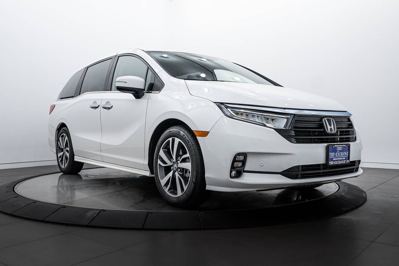 2023 Honda Odyssey Touring — Minivan — 12,260 mi — Highland Park, IL