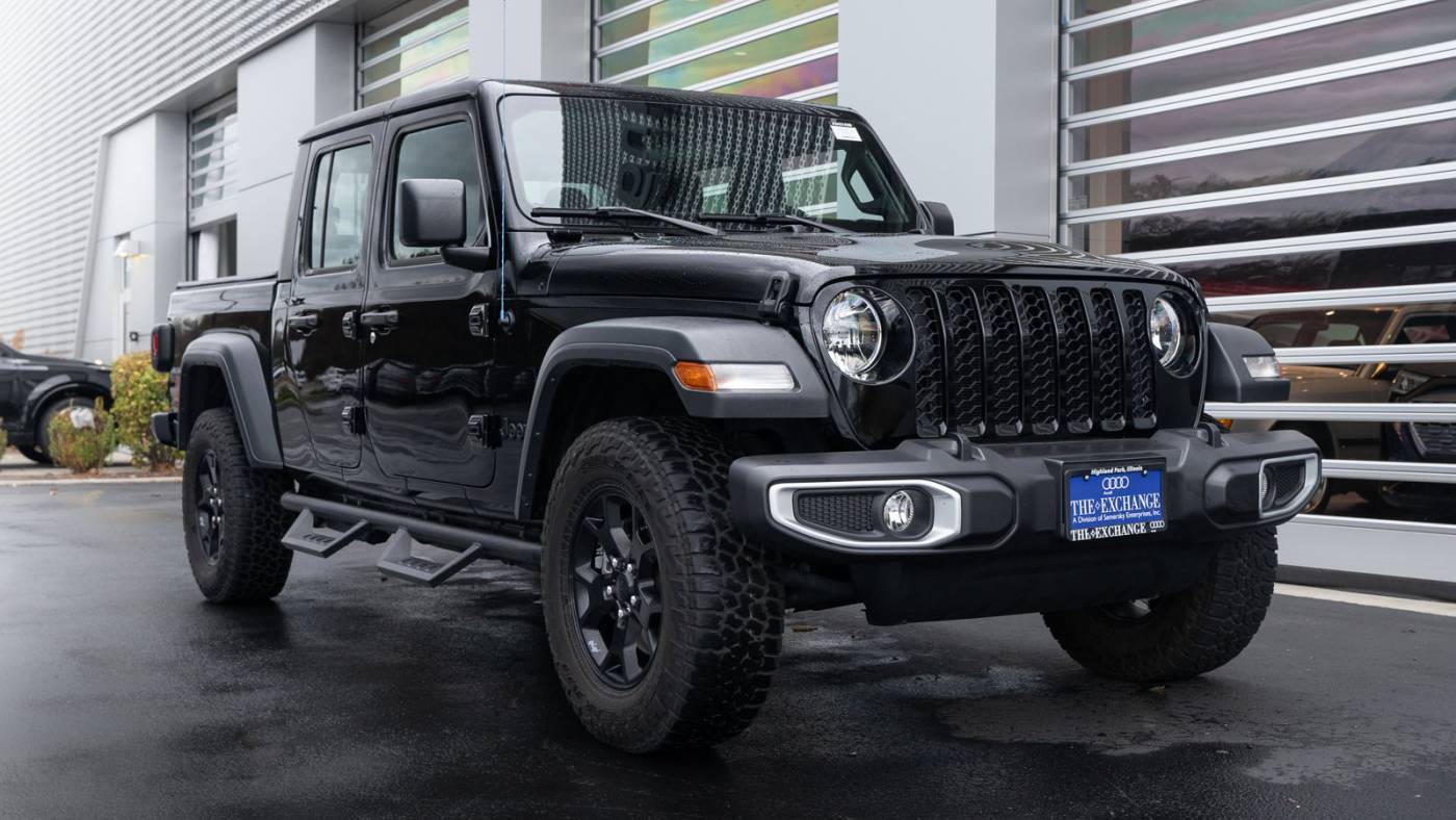 2023 Jeep Gladiator Sport — Pickup Truck — 15,069 mi — Highland Park, IL