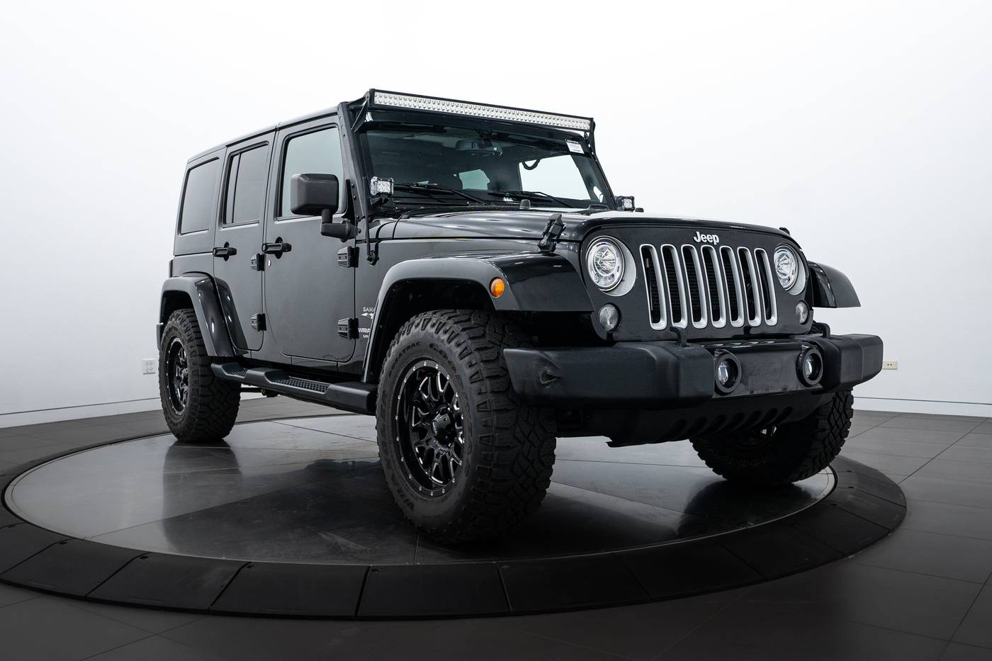 2017 Jeep Wrangler Sahara — SUV — 89,121 mi — Highland Park, IL