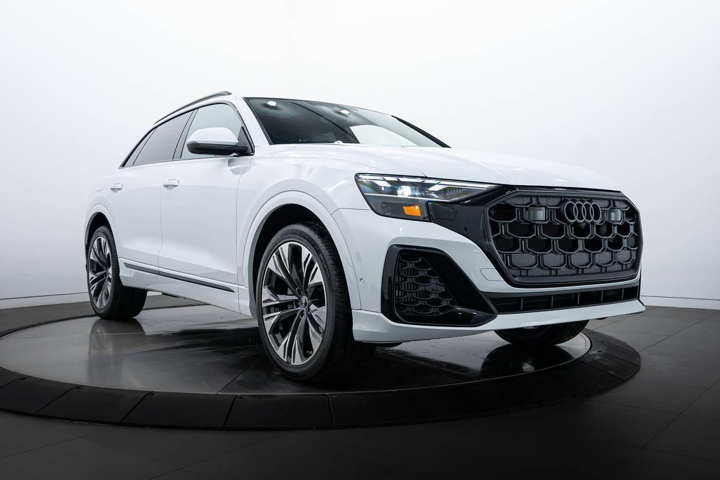 2024 Audi Q8 Premium Plus — SUV — 7,948 mi — Highland Park, IL
