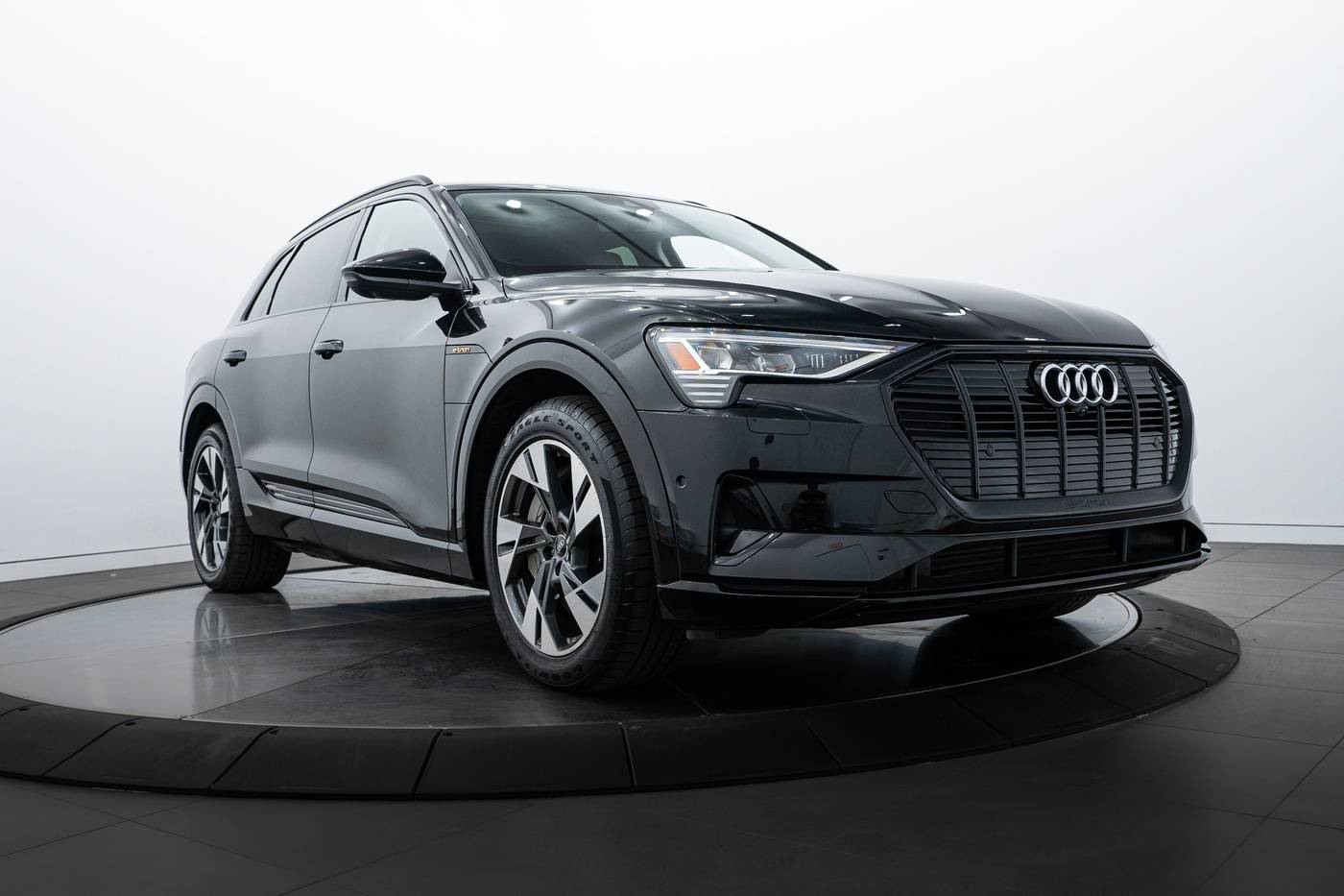 2021 Audi e-tron Premium — SUV — 19,412 mi — Highland Park, IL