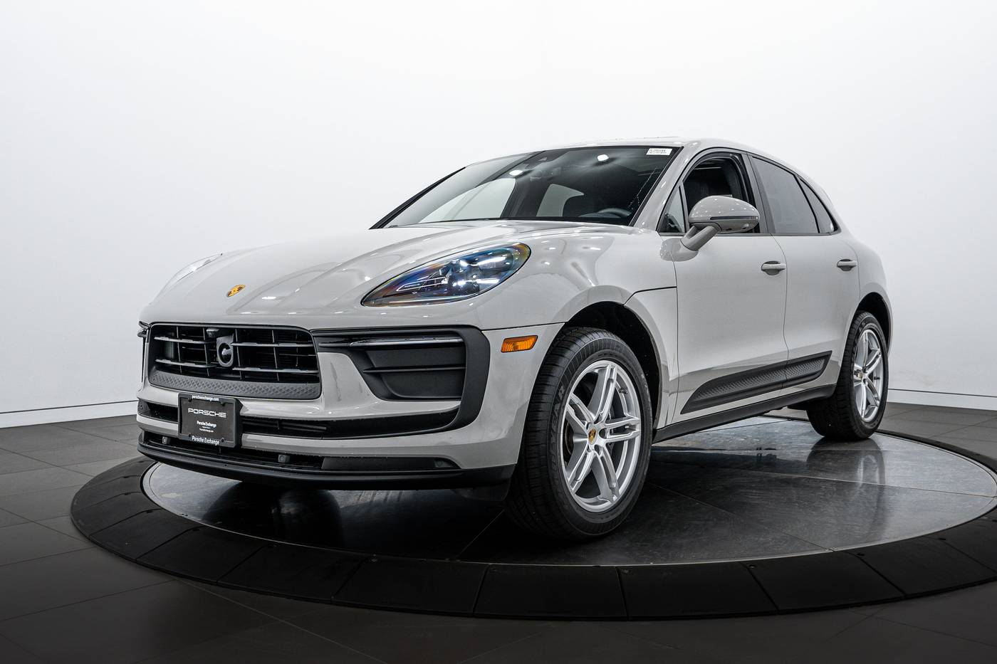 2025 Porsche Macan Standard — SUV — 2,688 mi — Highland Park, IL