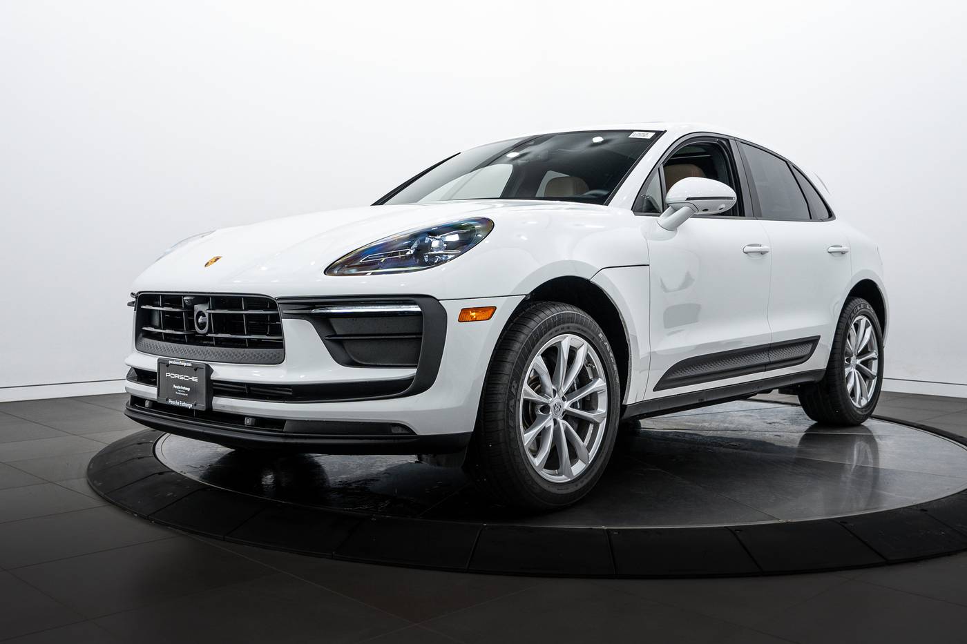 2025 Porsche Macan Standard — SUV — 1,208 mi — Highland Park, IL