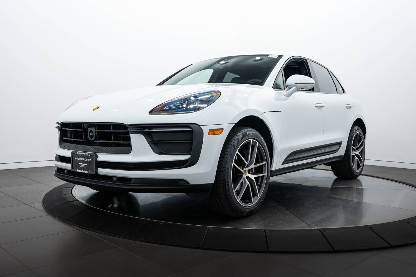 2025 Porsche Macan Macan — SUV — 4,350 mi — Highland Park, IL