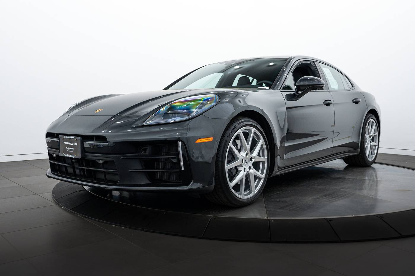 2025 Porsche Panamera 4 — Sedan — 2,723 mi — Highland Park, IL