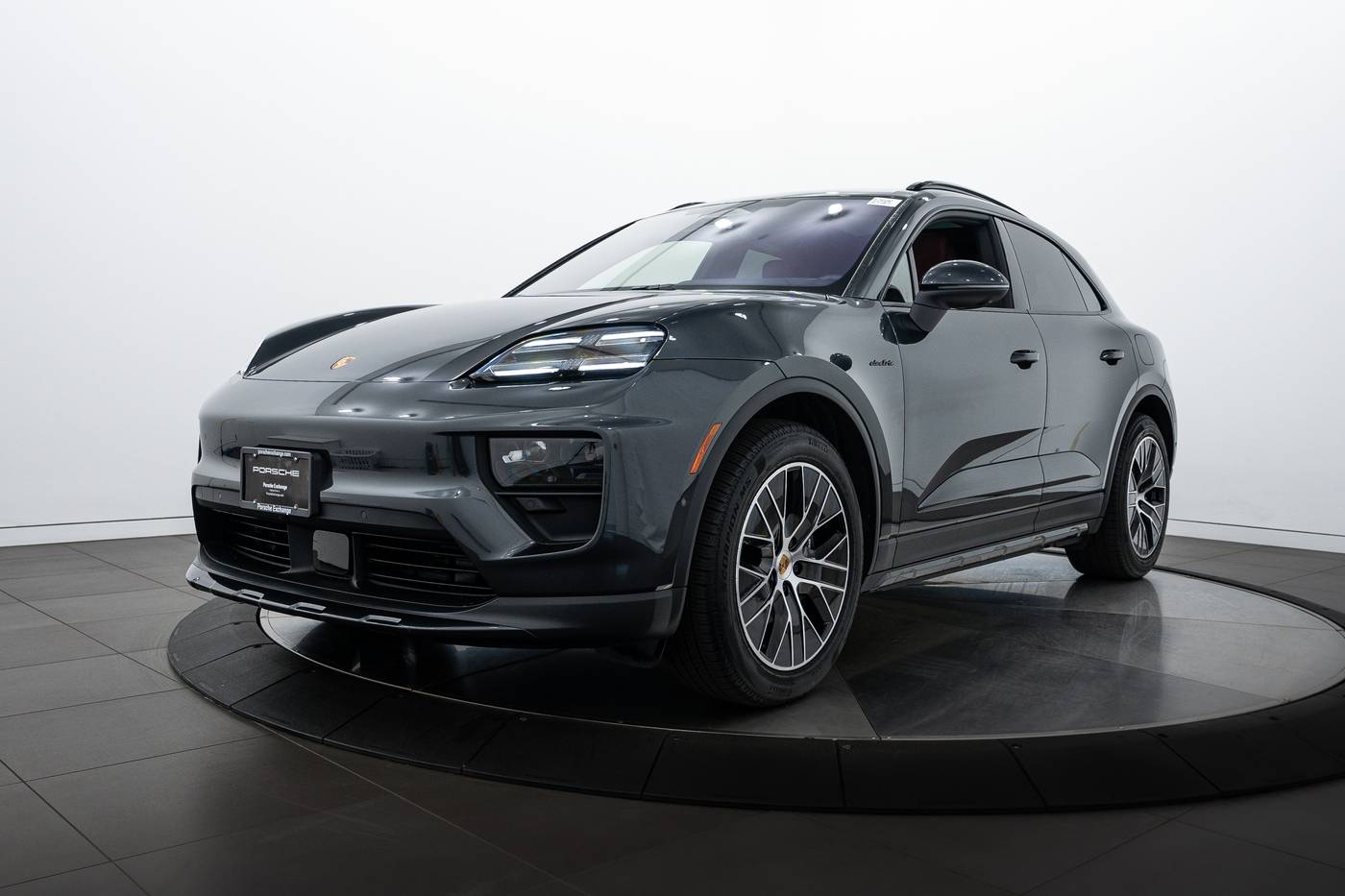 2025 Porsche Macan Electric 4 — SUV — 3,450 mi — Highland Park, IL