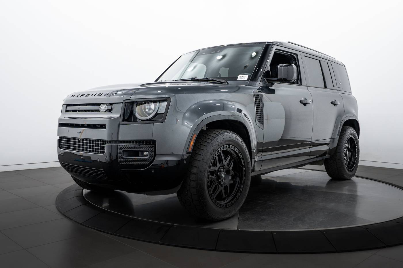 2024 Land Rover Defender X-Dynamic SE — SUV — 25,823 mi — Highland Park, IL