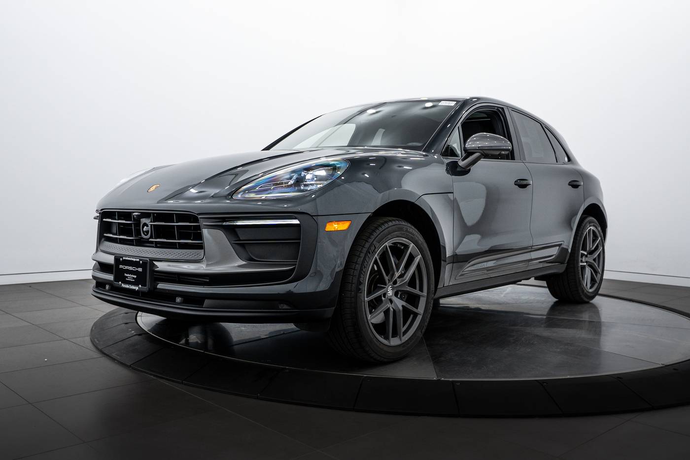 2025 Porsche Macan T — SUV — 4,792 mi — Highland Park, IL