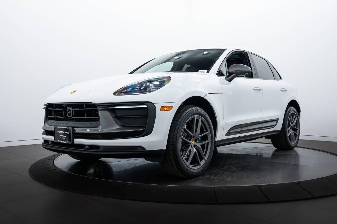 2025 Porsche Macan T — SUV — 3,697 mi — Highland Park, IL
