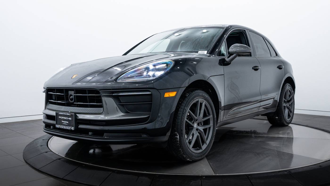 2024 Porsche Macan T — SUV — 4,457 mi — Highland Park, IL