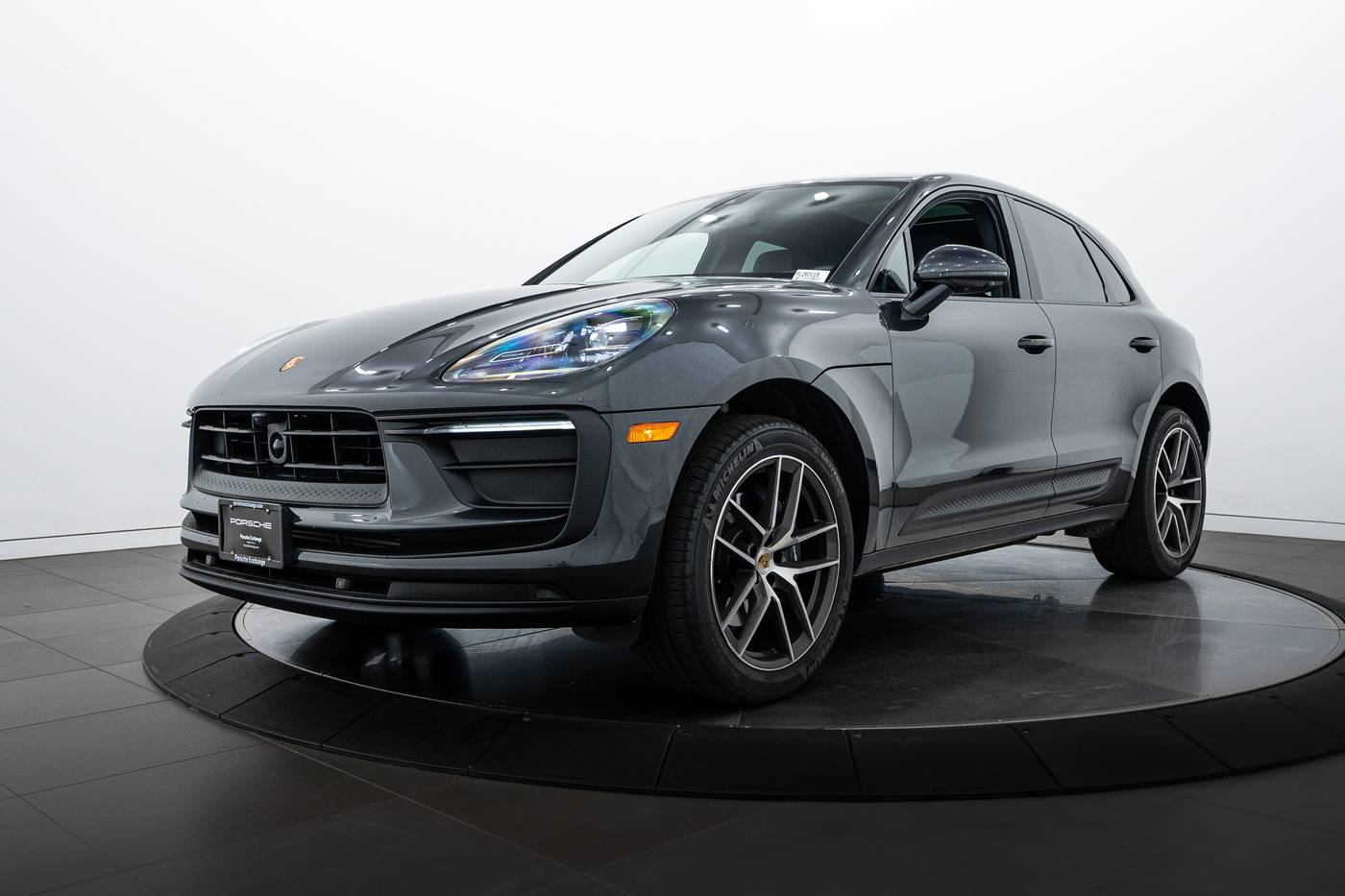 2025 Porsche Macan Macan — SUV — 4,882 mi — Highland Park, IL