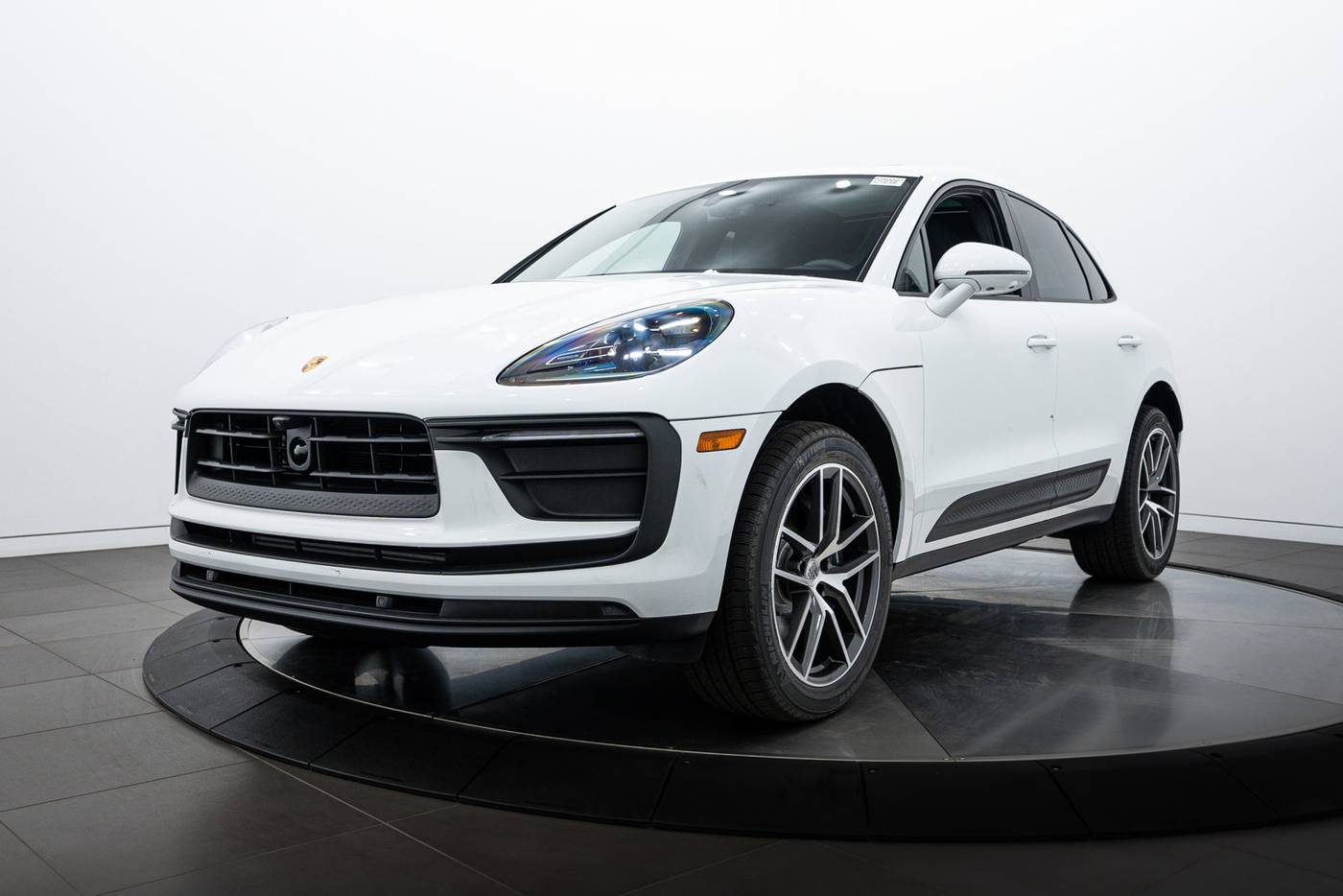2025 Porsche Macan Standard — SUV — 4,845 mi — Highland Park, IL