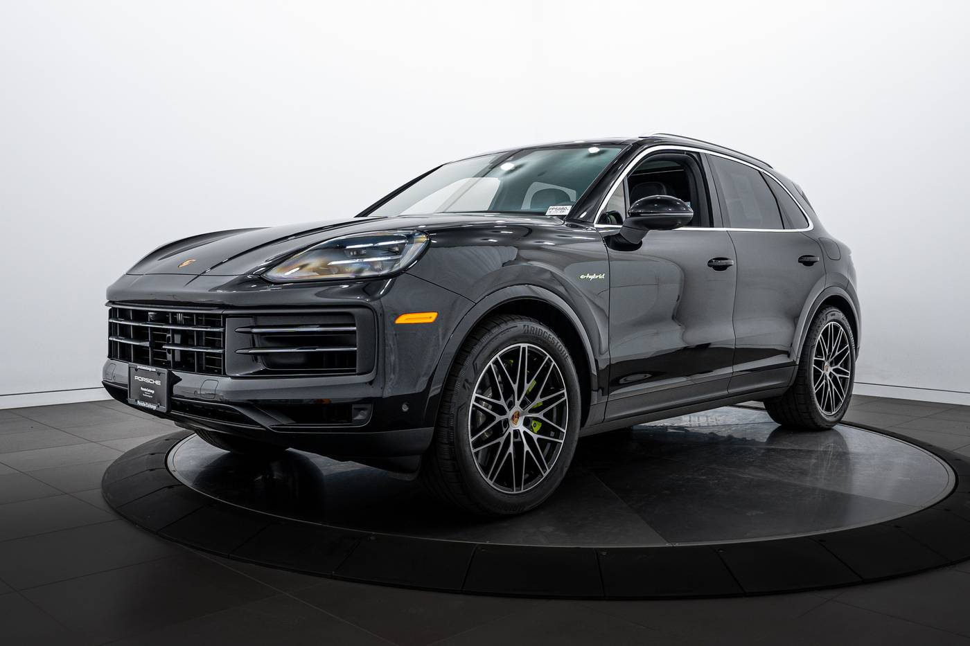2025 Porsche Cayenne E-Hybrid — SUV — 5,893 mi — Highland Park, IL
