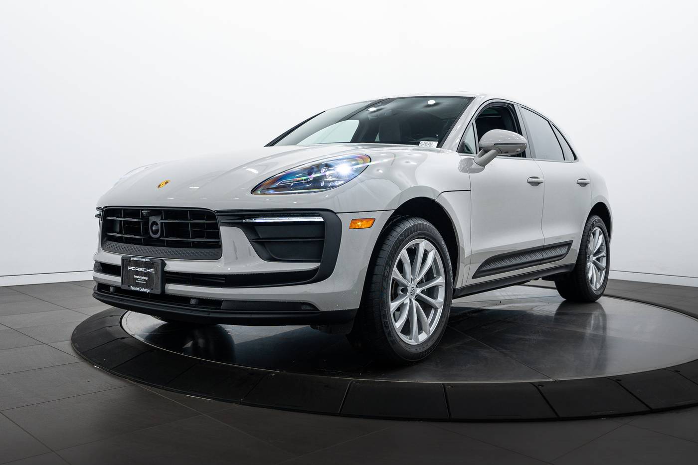 2025 Porsche Macan Macan — SUV — 3,572 mi — Highland Park, IL