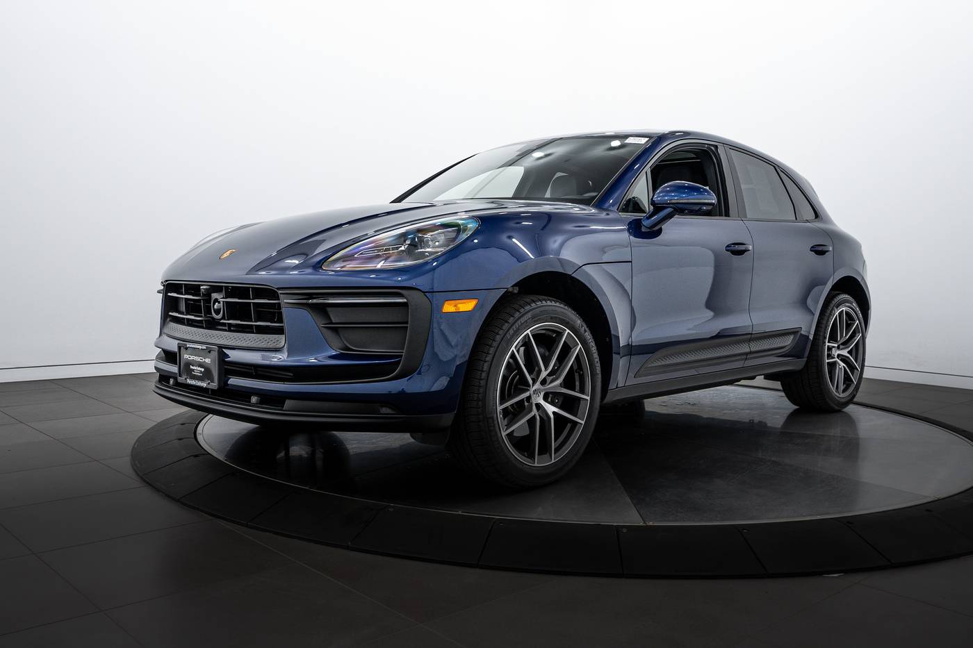 2025 Porsche Macan Standard — SUV — 2,806 mi — Highland Park, IL