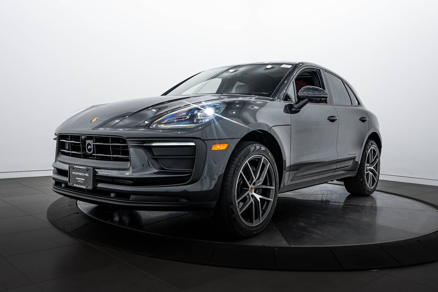 2025 Porsche Macan Standard — SUV — 2,134 mi — Highland Park, IL