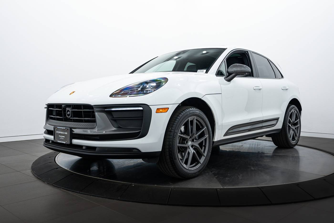 2025 Porsche Macan T — SUV — 2,118 mi — Highland Park, IL