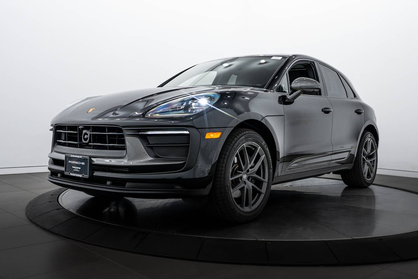 2025 Porsche Macan T — SUV — 2,225 mi — Highland Park, IL