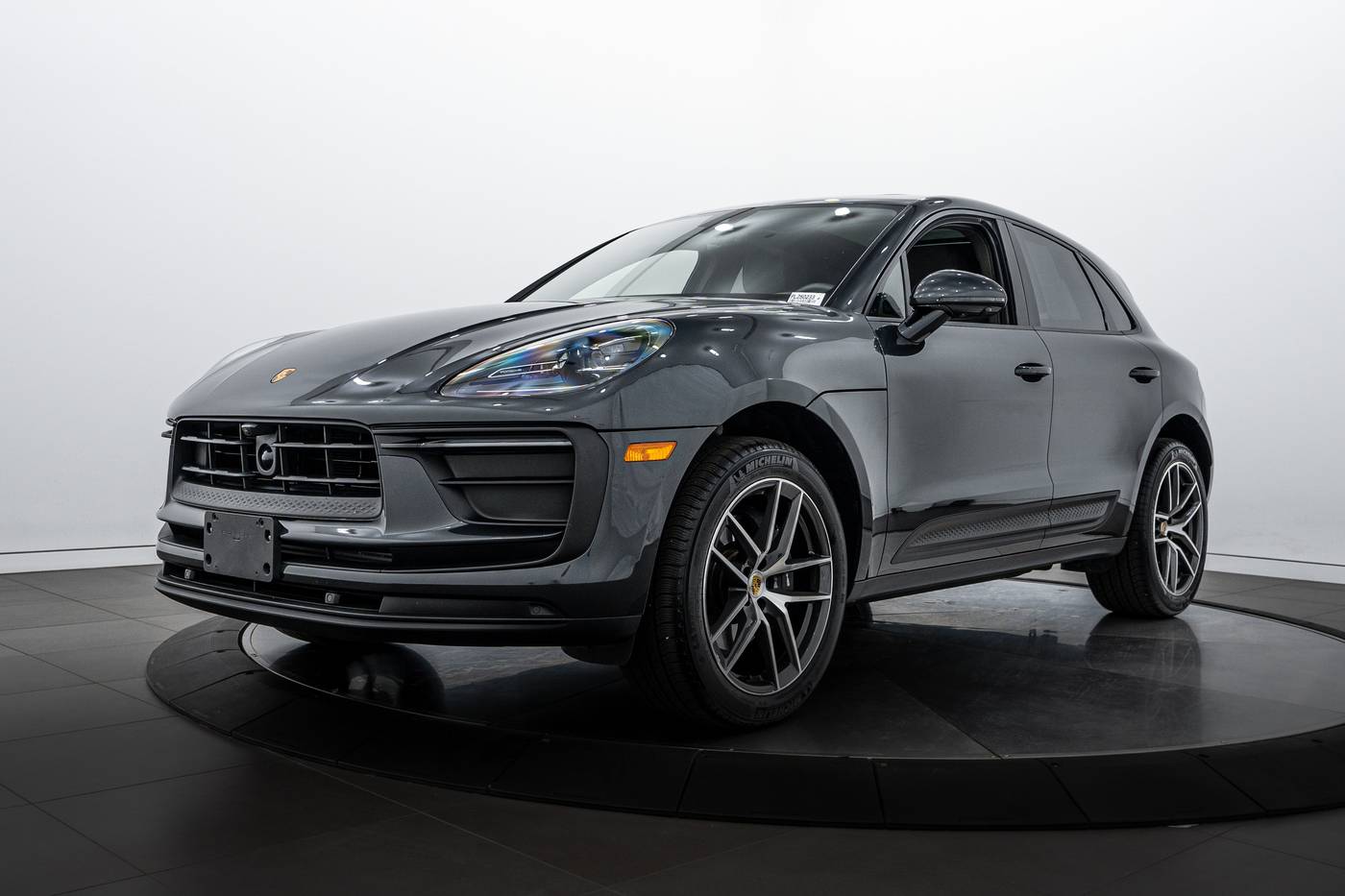 2025 Porsche Macan Standard — SUV — 2,725 mi — Highland Park, IL