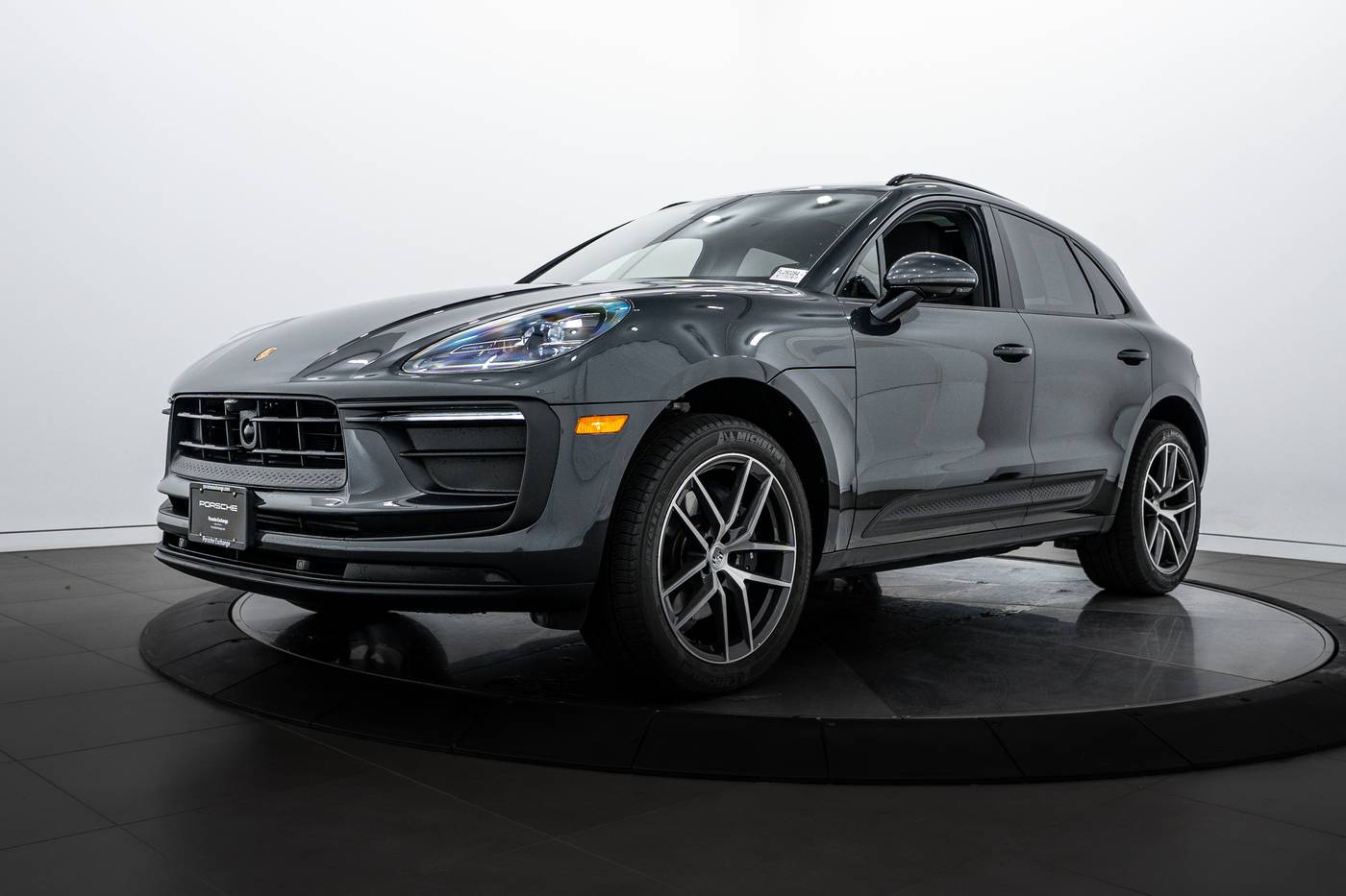 2025 Porsche Macan Macan — SUV — 4,940 mi — Highland Park, IL