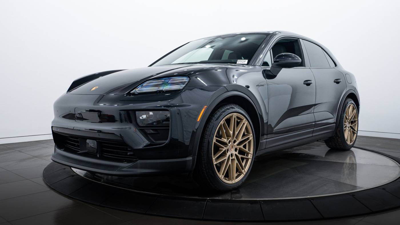 2024 Porsche Macan Electric 4 — SUV — 376 mi — Highland Park, IL