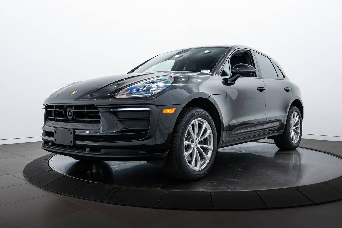 2025 Porsche Macan Macan — SUV — 4,228 mi — Highland Park, IL