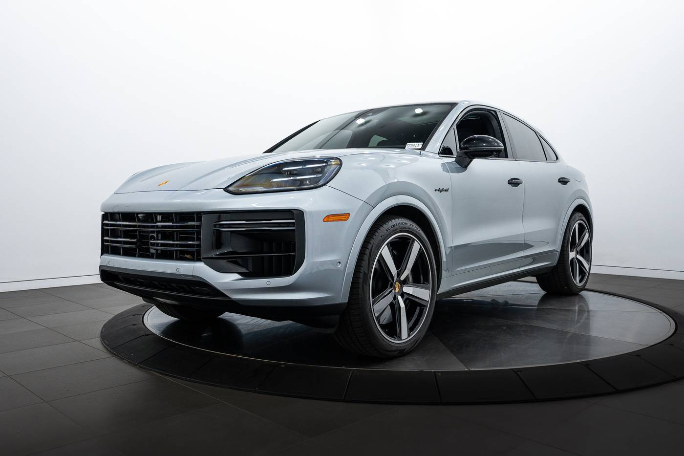 2024 Porsche Cayenne Turbo E-Hybrid — SUV — 3,923 mi — Highland Park, IL