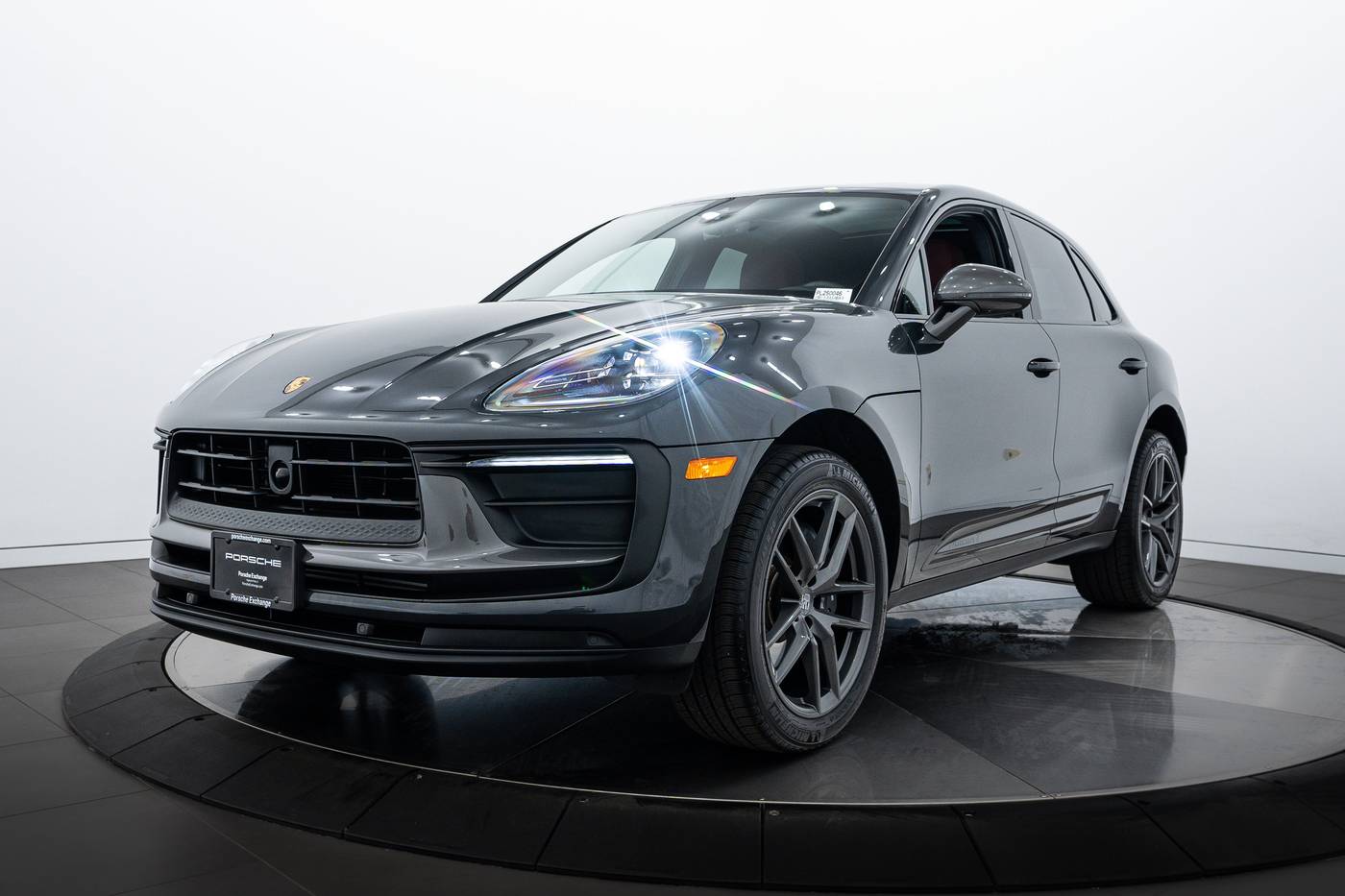 2025 Porsche Macan T — SUV — 2,640 mi — Highland Park, IL