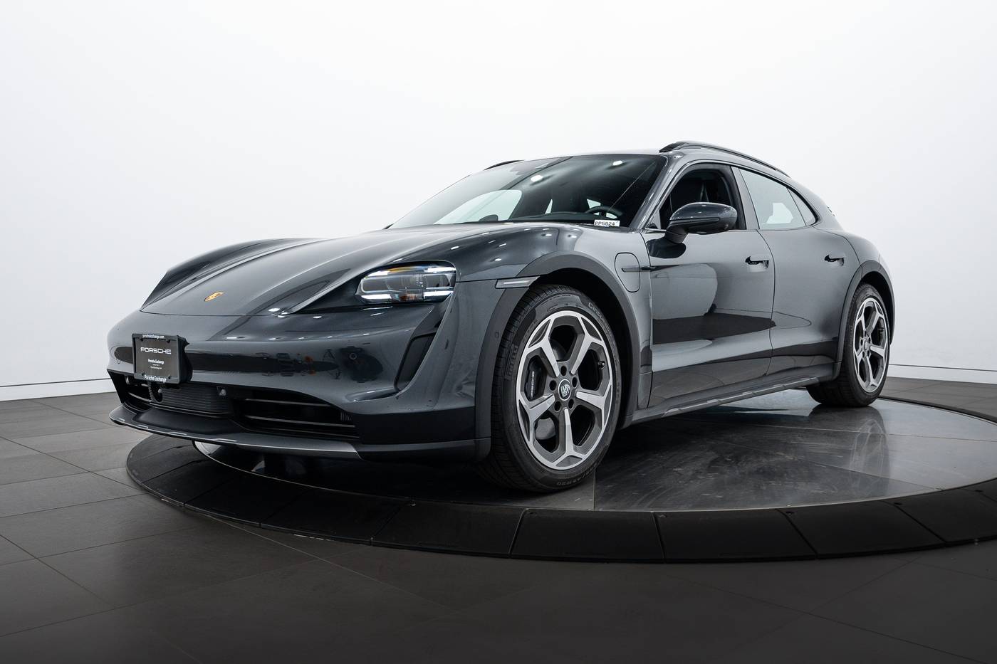 2023 Porsche Taycan 4 — Wagon — 651 mi — Highland Park, IL