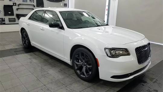 2023 Chrysler 300 Touring — Sedan — 19,461 mi — Hodgkins, IL