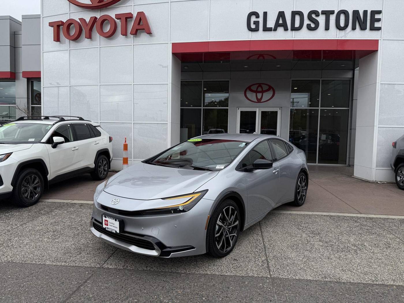 2025 Toyota Prius Plug-In Hybrid XSE — Hatchback — 2,037 mi — Gladstone, OR