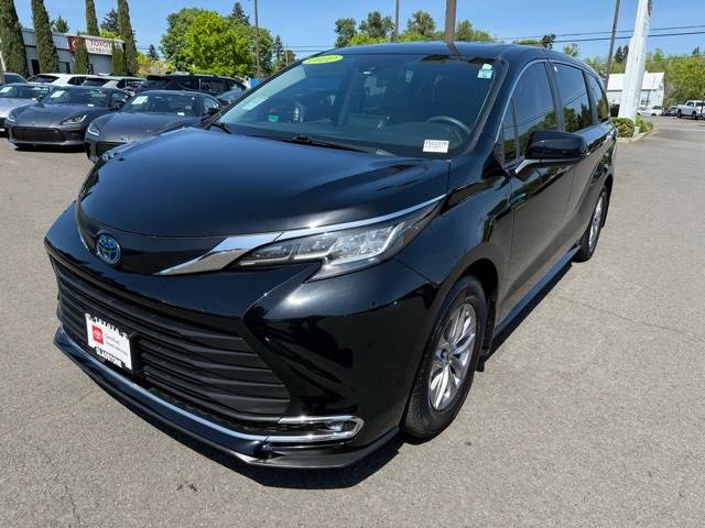 2022 Toyota Sienna LE — Minivan — 46,755 mi — Gladstone, OR