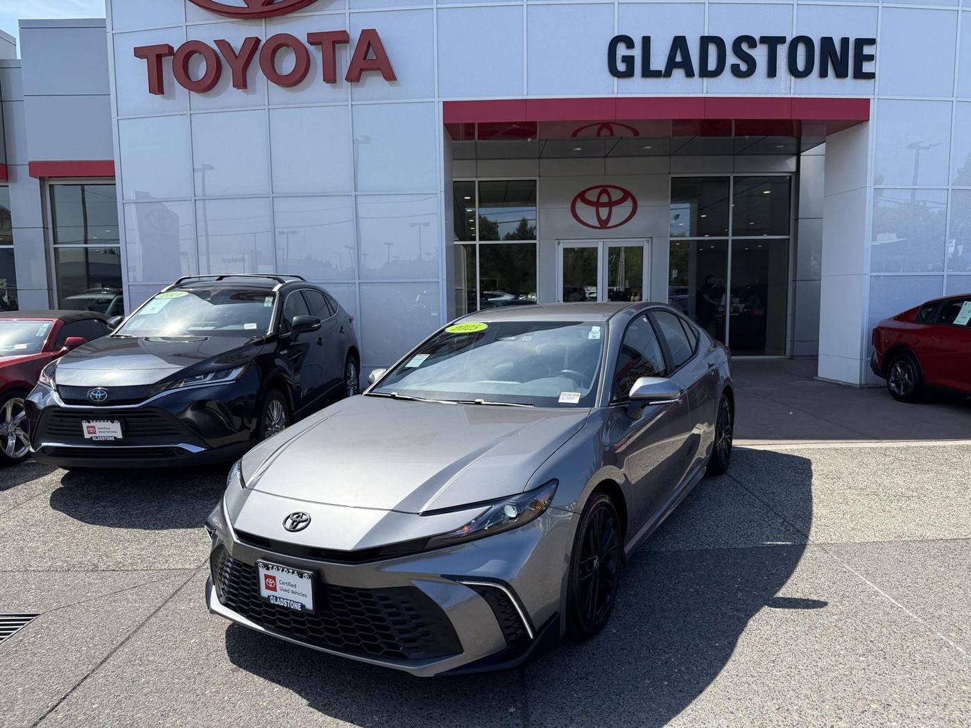 2025 Toyota Camry Hybrid SE — Sedan — 5,622 mi — Gladstone, OR